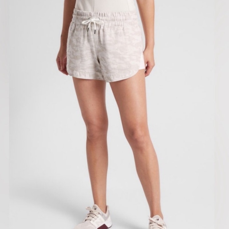 Athleta Cabo Tide Linen Shortie Tan Cream Camo Size 6
